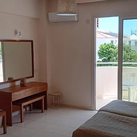 Mandalena Aparthotel 4*