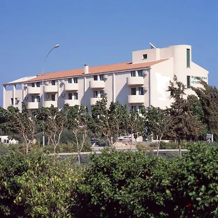 Mandalena Aparthotel 4*